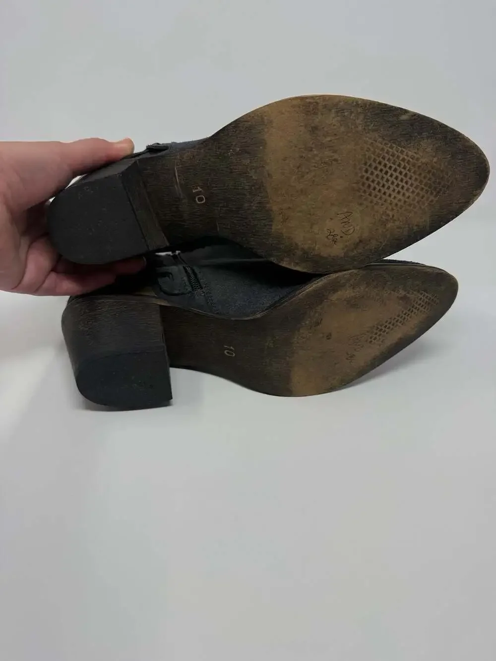 Klub Nico grey Weathered Suede Stacked Heel Booties tie back sz 10